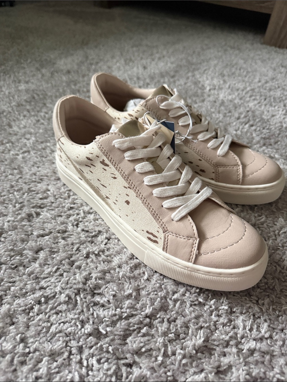 UNIVERSAL THREAD - NIB brittin sneakers